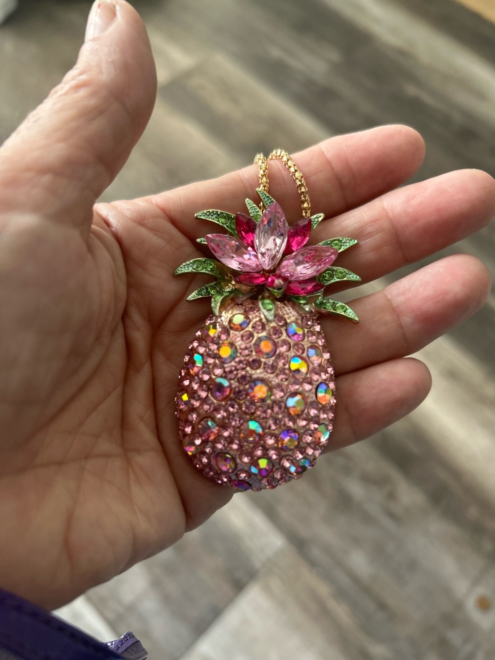 Private Label Pink Crystal Pineapple Pendant Necklace Dr 50